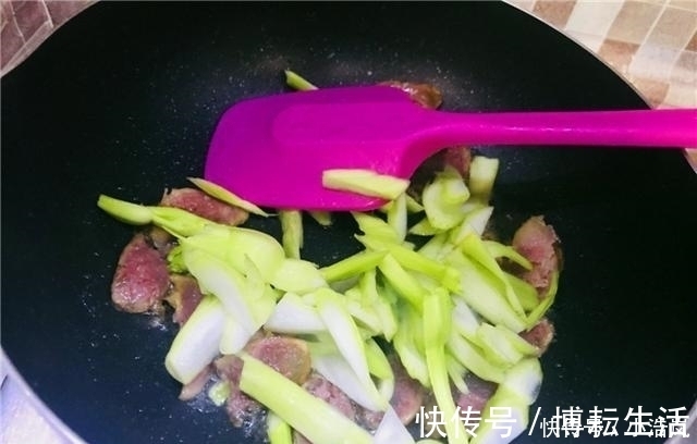 菜苔|盼了一年的菜可以吃了，简单炒一下更好吃，更下饭！