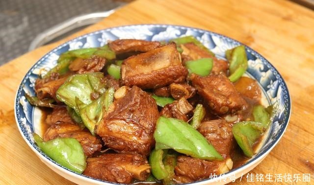 红烧|做红烧排骨时,直接焯水就错了,很多人不注意,排骨腥味重口感差