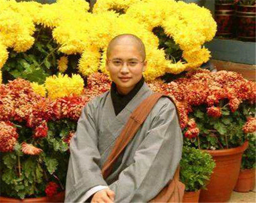  出家为尼|广东一家3姊妹：个个长相靓丽却选择出家为尼，如今2人已成为住持