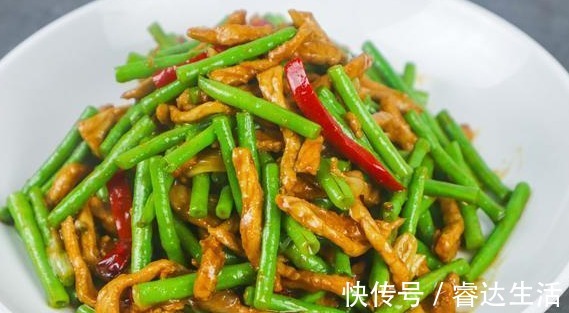 好吃|炒豆角要不要焯水,多加一步,脆嫩入味儿,好吃又好看,营养全面