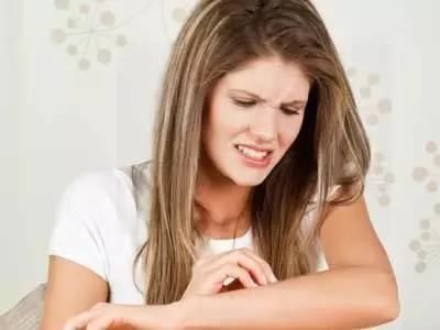 创可贴|晚上别着急睡,脚底贴个创可贴,第二天神奇的事发生了,后悔才知道