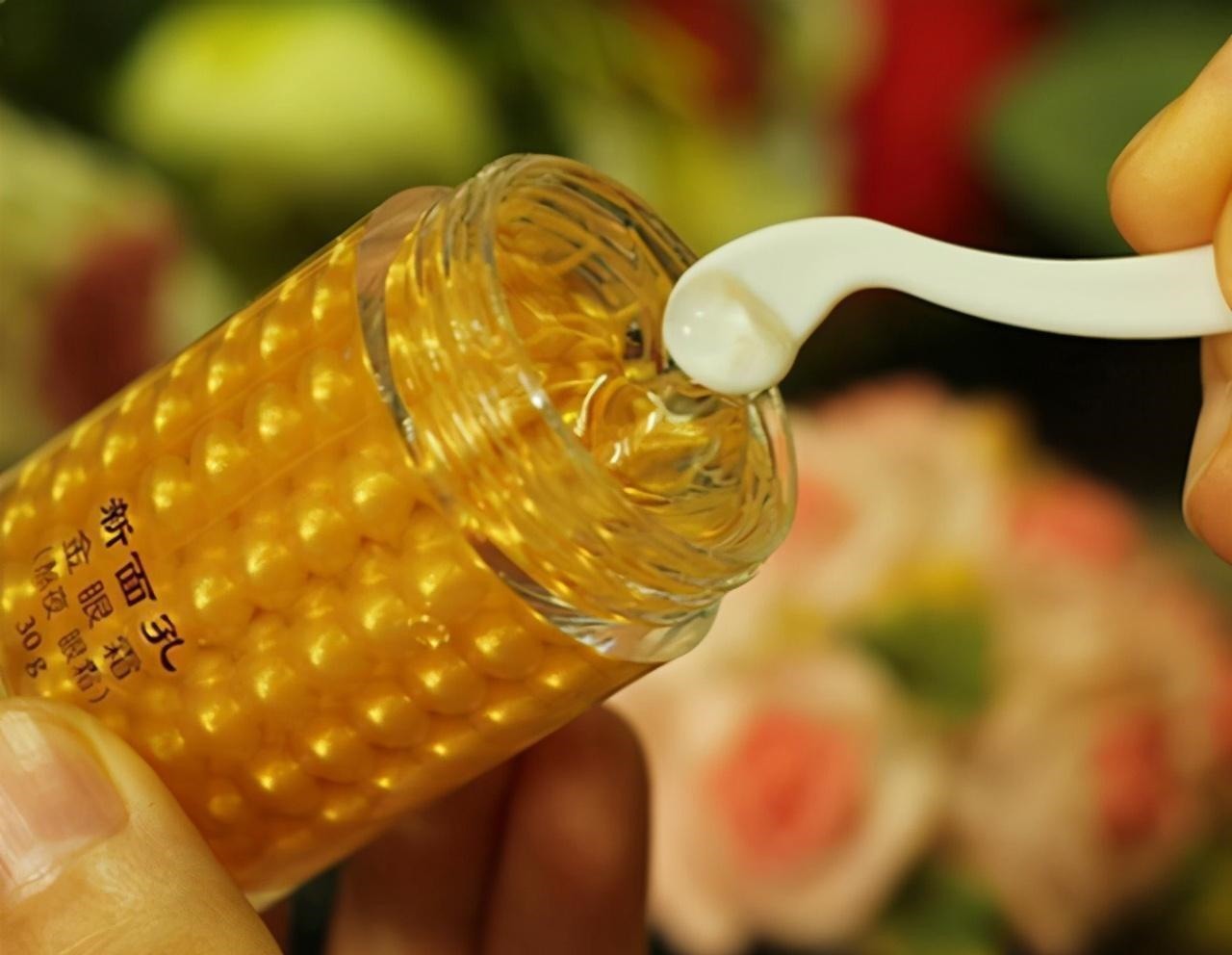 颈纹 女人逛超市看到这4种护肤品,建议多囤一点,虽然不贵,但很好用