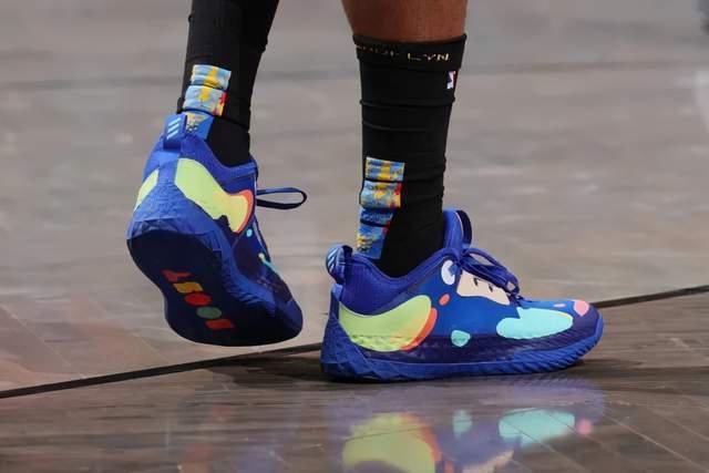 NBA球员上脚：Kobe9全明星配色，范乔丹的闪击7很帅