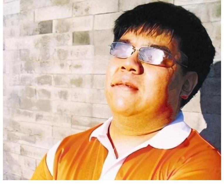 因《星光大道》走红,被导演骂滚出娱乐圈的杨光,经历了什么?