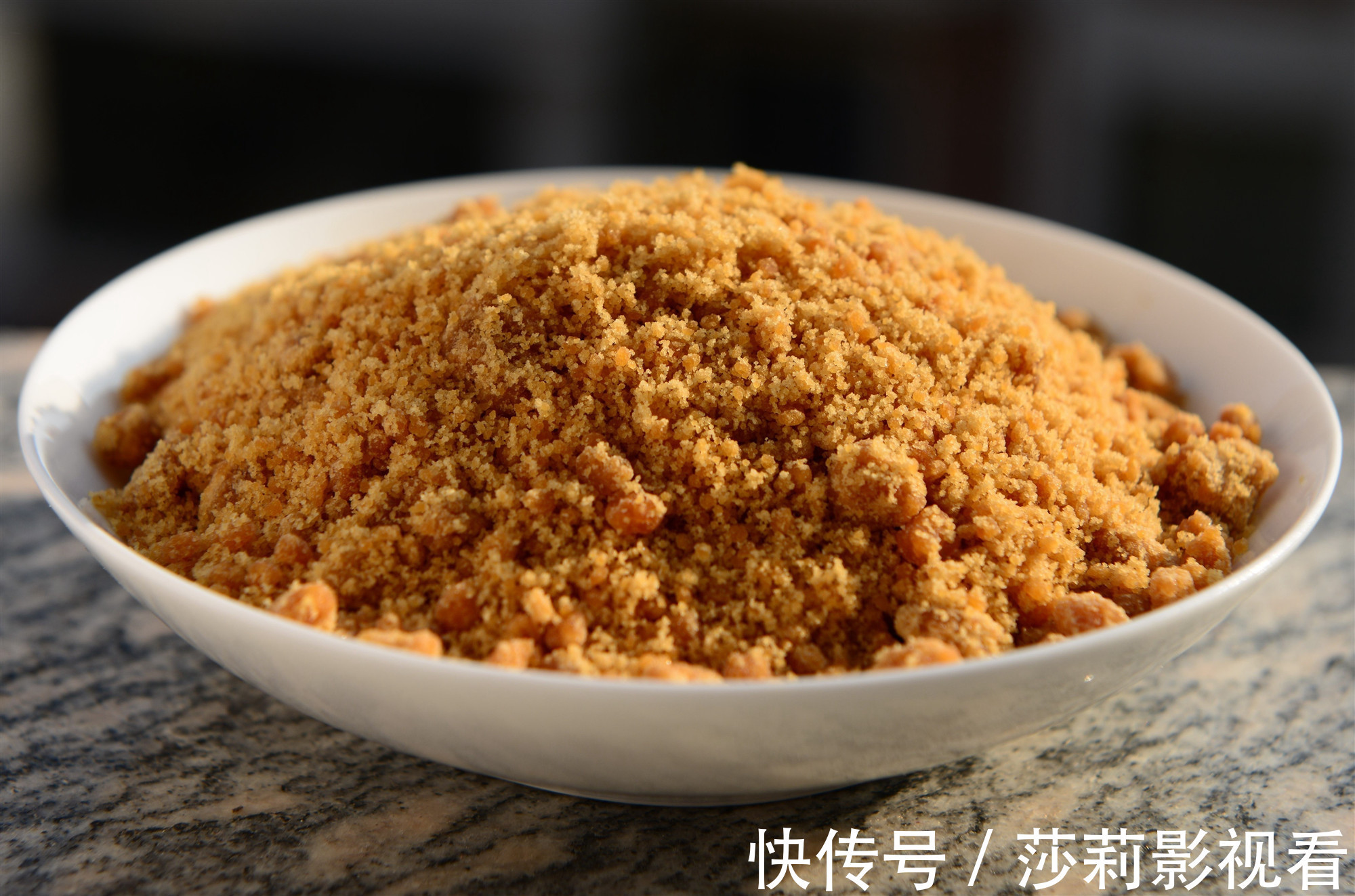 腰椎|民间郎中土方子:3根大葱+1勺红糖,腰不疼了,坐骨神经痛也好了