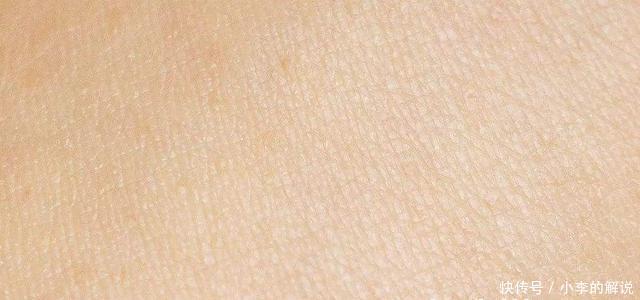 明星们丢弃“美妆蛋”改用“粉底刷”,化妆师透漏原因太吃粉!