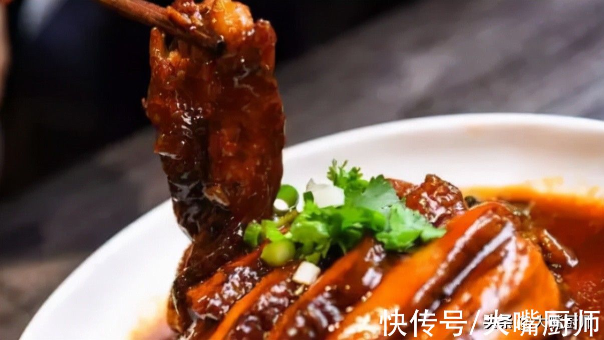 ?老广教你梅菜扣肉的地道做法，好吃的关键有3点，口感酥烂味道香