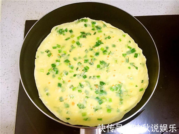 面糊|鸡蛋和韭菜也可以做早餐饼这样做鸡蛋饼,每天当早饭都不会腻!