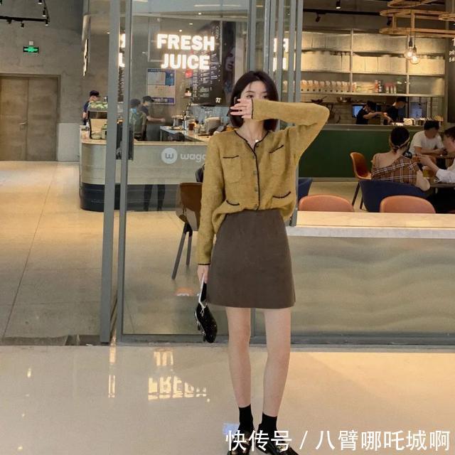 可盐可甜|可盐可甜的早秋搭配,针织衫让你全年美cry!