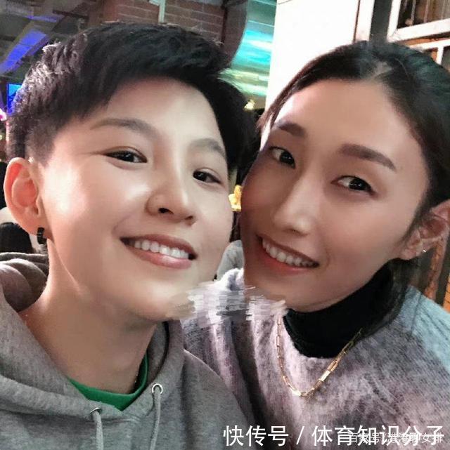 团聚|女排名将张磊晒团聚照,金软景、拉尔森不日将离开,球迷:不舍