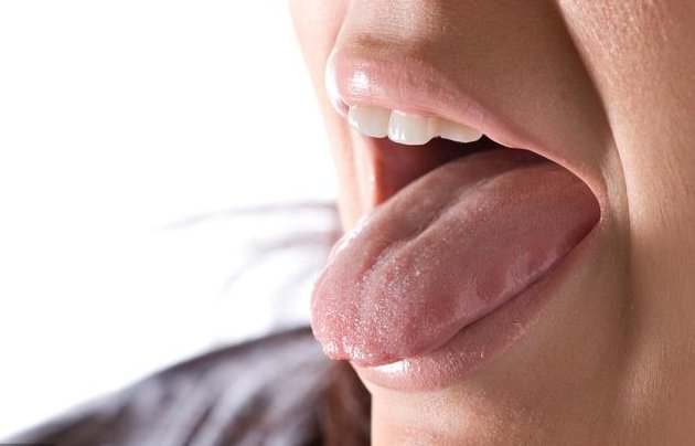 假膜|舌头的表现预示身体出现问题，舌头下有“青筋”，表明问题出在哪里？