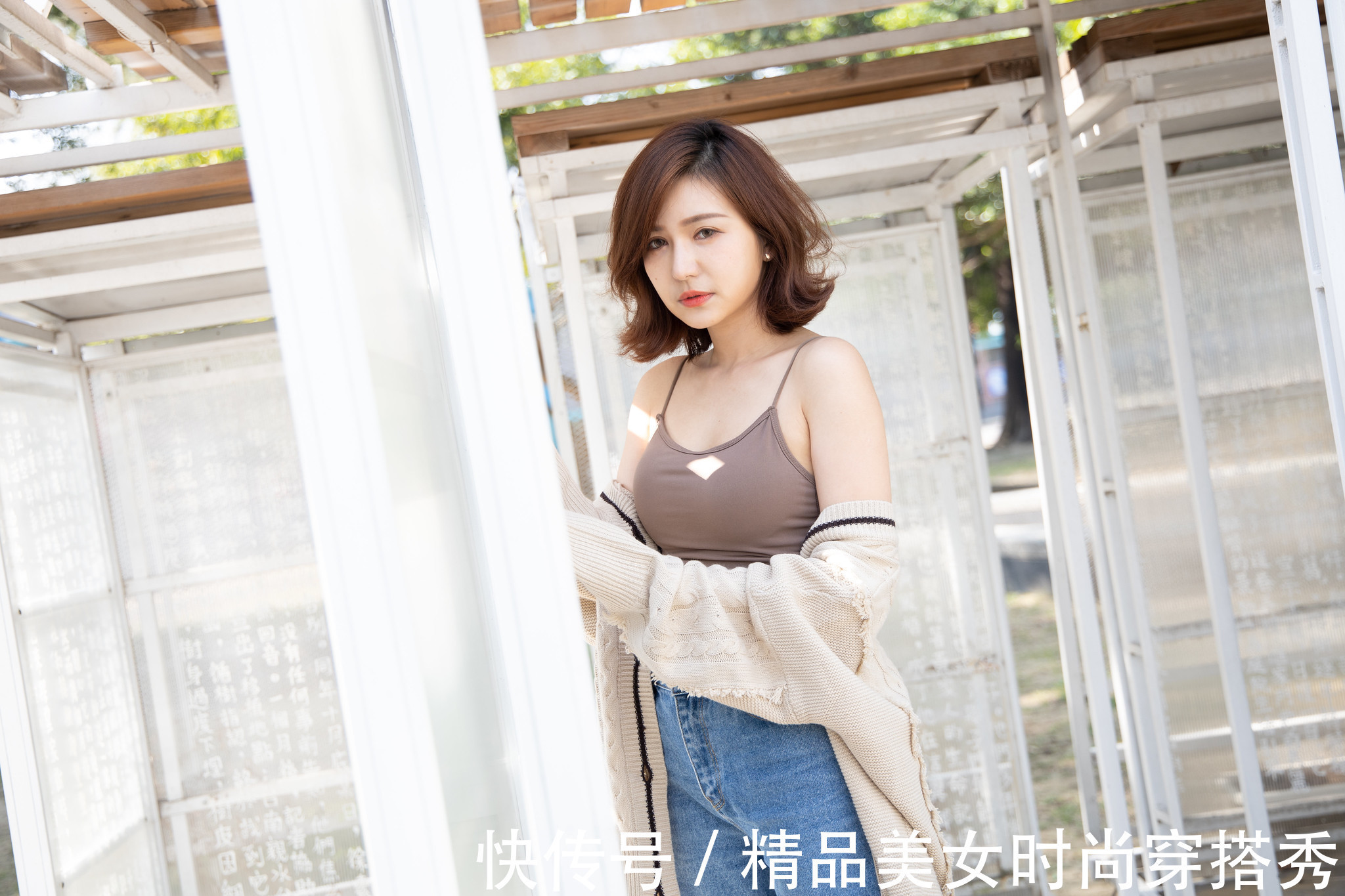 穿搭|街拍:休闲又时尚的穿搭,简约又潮范十足