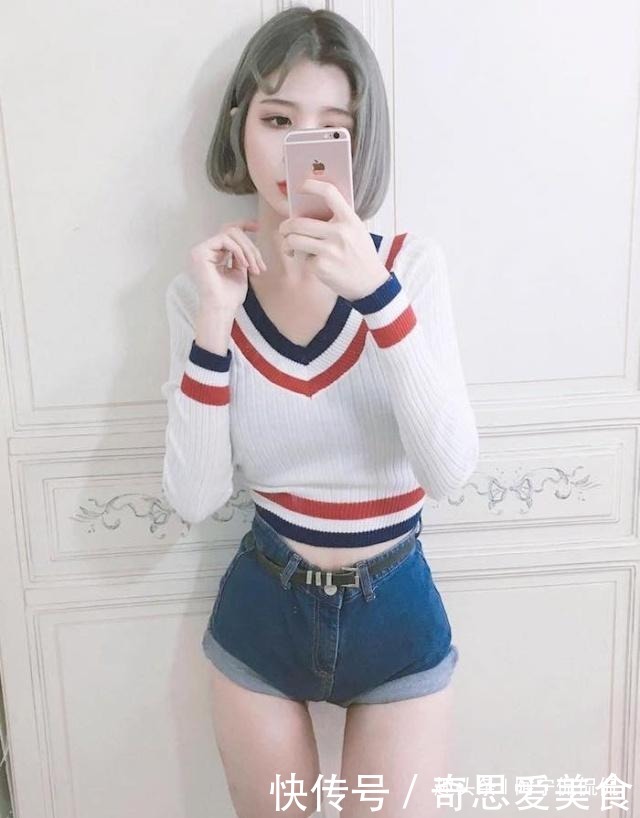 贴身设计的牛仔裤展现流行街头风,激发青春活力