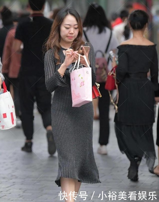 针织裙的问世,让瑜伽裤没地位了,穿裙子能修身还有优雅气质