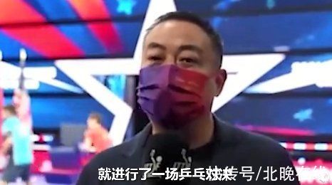 球技|刘国梁穿西装与美乒协主席切磋球技：十分绅士！总是主动让球