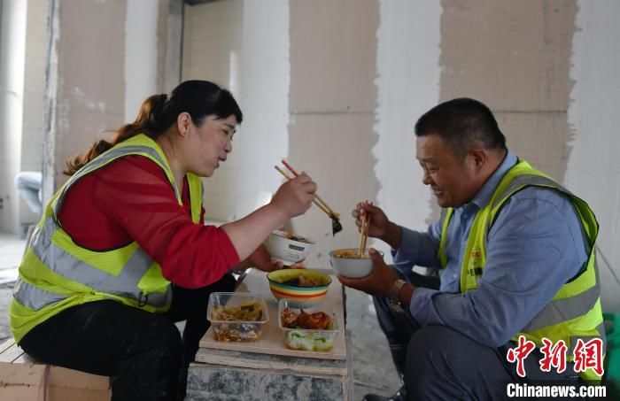 建设者|雄安建设者坚守工地过中秋