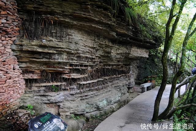 至今|山上祈愿需要用小棍撑着山，风俗流传至今千年，很多年轻人不清楚