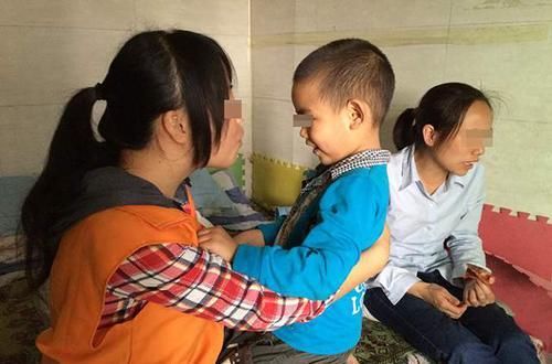 当孩子有情绪时，家长用这3种方式处理，就是在“火上浇油”