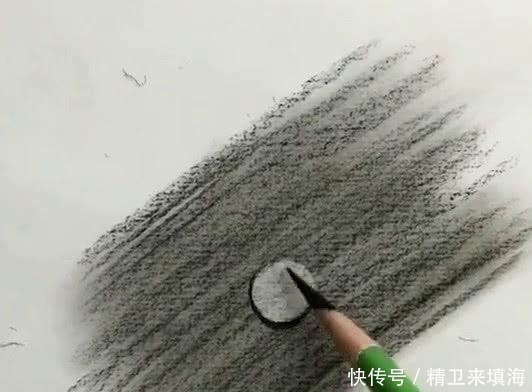 水滴&美术生素描画水滴, 上来直接涂黑, 点上高光瞬间, 网友 它活了!