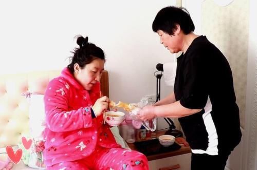 儿媳|孕妈的纠结:找亲妈还是婆婆来照顾月子?不妨听听过来人的心里话