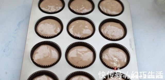 用了8年的蛋糕配方,入口松软像棉花,轻盈又回弹,比买的还好吃