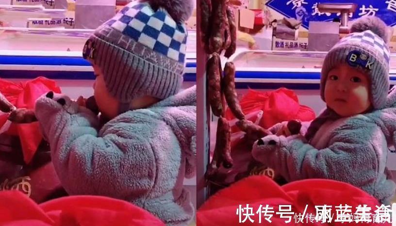 妈妈带|“贪吃宝宝”走红,菜市场偷啃猪头肉和腊肠,老板看见却笑得不行