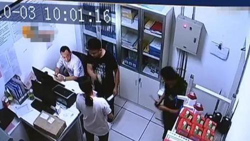 安全意识|4岁孩子超市摔碎鸡蛋,店员要求10倍赔偿,宝妈的做法令人称赞