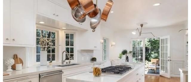 莱奥纳多|莱奥纳多575万美金的“寒舍”被挂牌,买房达人小李子最近在减负