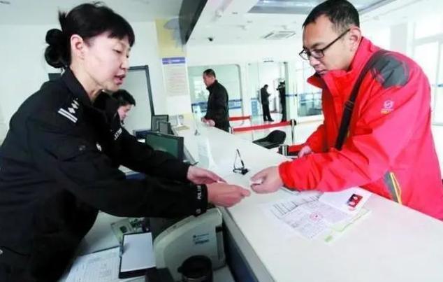 取名|爸爸姓“鸡”,不愿意三胞胎随自己姓,妈妈随口取名让护士怒赞