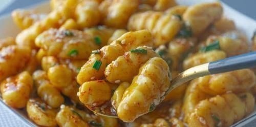 面条别再手擀了，用4根筷子做面，不用擀不用抻，劲道弹牙超过瘾