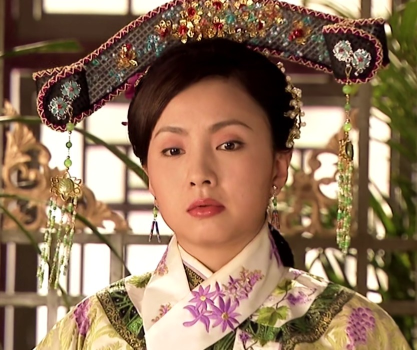 康熙|她是鳌拜的义女，康熙的第二任皇后，一生位尊而不受宠