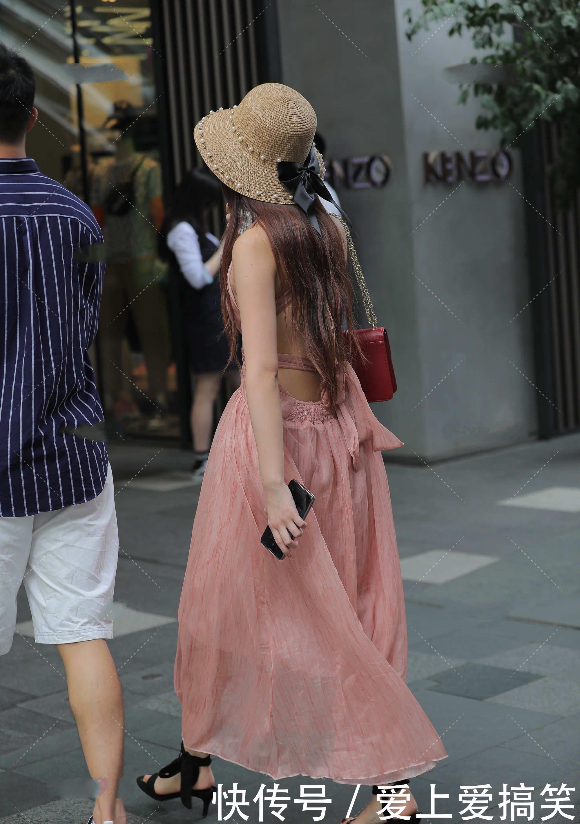 v字|一件粉色连衣裙,巧妙采用v字领样式,彰显温婉之美