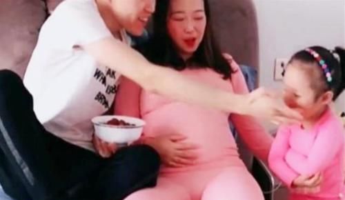 维护|“车都买不起,还敢生二胎?”孕妈挤公交被嫌弃,孩子给力维护