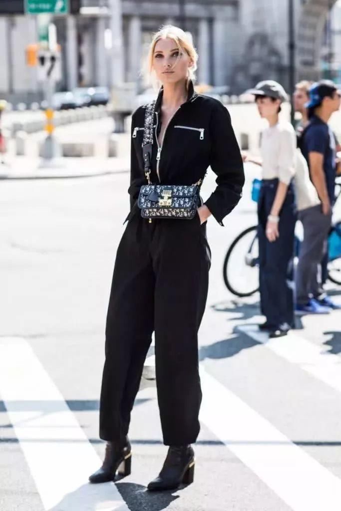  纸袋裤|别老穿阔腿裤了，今年秋冬这4条裤子最流行！