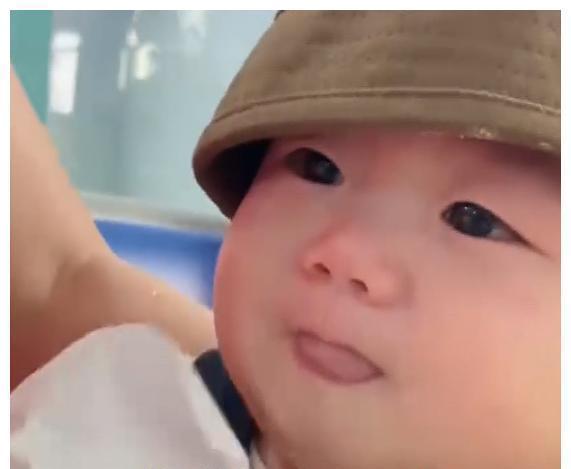 萌娃|来吃眼泪的?福建萌娃被扎2针崩溃大哭,尝到眼泪味道后秒变脸