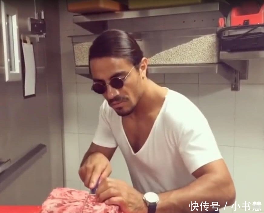 撒盐哥生意一落千丈,为了挽回客人,这次不再撒盐而大秀这一技能