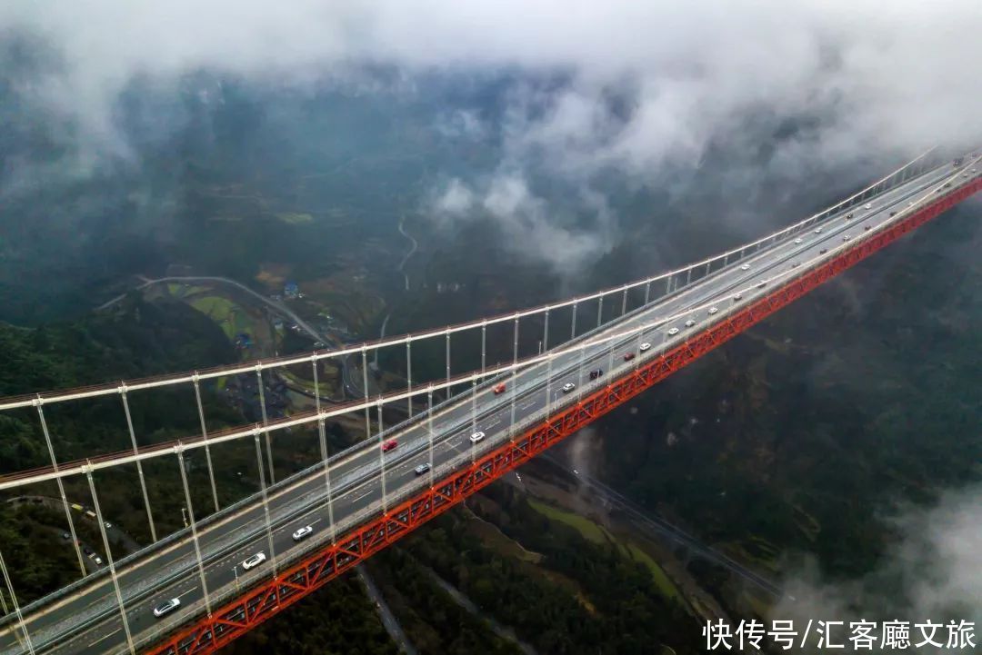 10条惊险绝美的公路，穿山跨湖、盘山迷宫、腾云驾雾