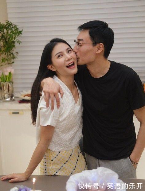 长发披肩|郎才女貌!奥运冠军夫妇庆生!31岁何姿展现好身材,秦凯献拥吻