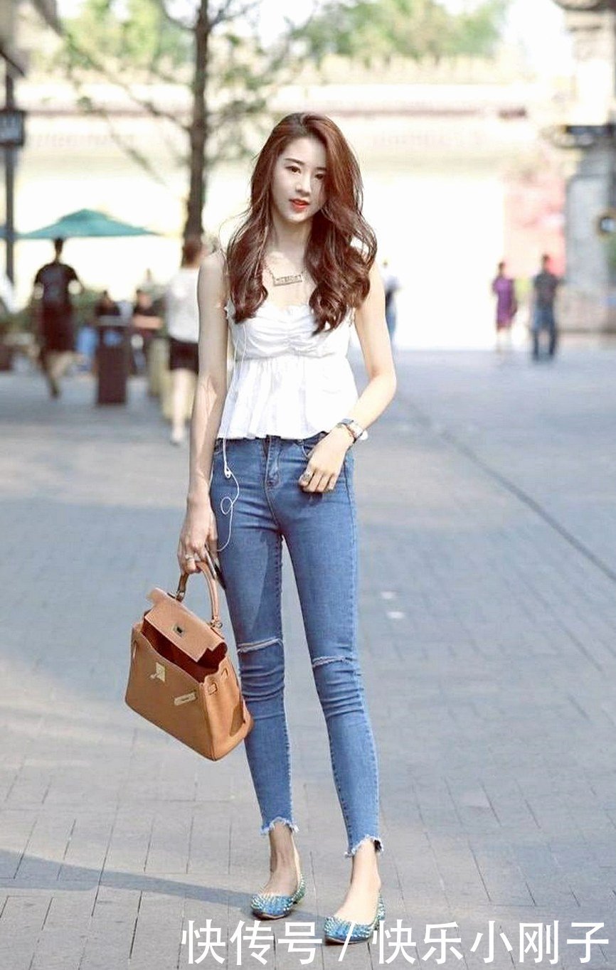 吊带衫|无论是吊带衫还是吊带裙,小姐姐这样穿搭就对了!
