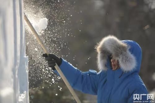  精品|全国17所高校大学生代表齐聚春城雕琢雪雕精品