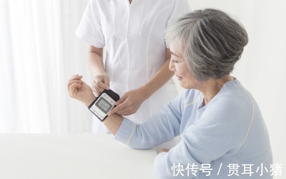 低血压|得了高血压就要少喝水了解5个要点,助你健康饮水,稳控血压