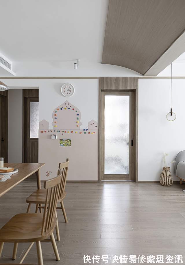 门洞|“穷装”反而更干净舒适,103㎡色调高度统一,耐看极了