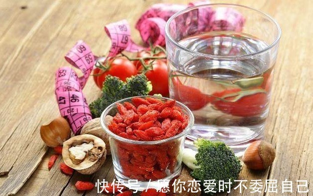 食用枸杞|枸杞与“它”一起泡，坚持喝一周，有助于排肝毒，给肝“洗个澡”