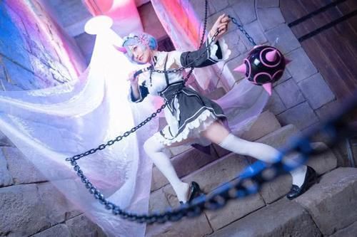 biu|你見過“黑化”后的蕾姆嗎Coser小姐姐的眼神很到位