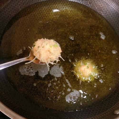 营养又美味的炸素丸子，粉丝与胡萝卜的新吃法，新奇搭配，味道绝美