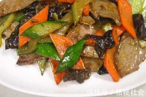 面色|胡萝卜和它一起炒,女性每天来几口,面色白皙红润,眼睛更明亮