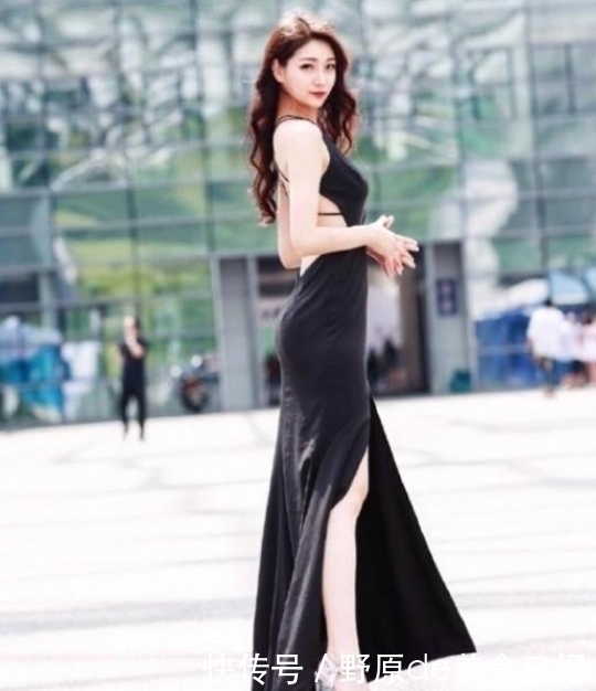 高跟鞋|美目盼兮的美女，一件粉色背心配白色短裤，时尚性感迷人