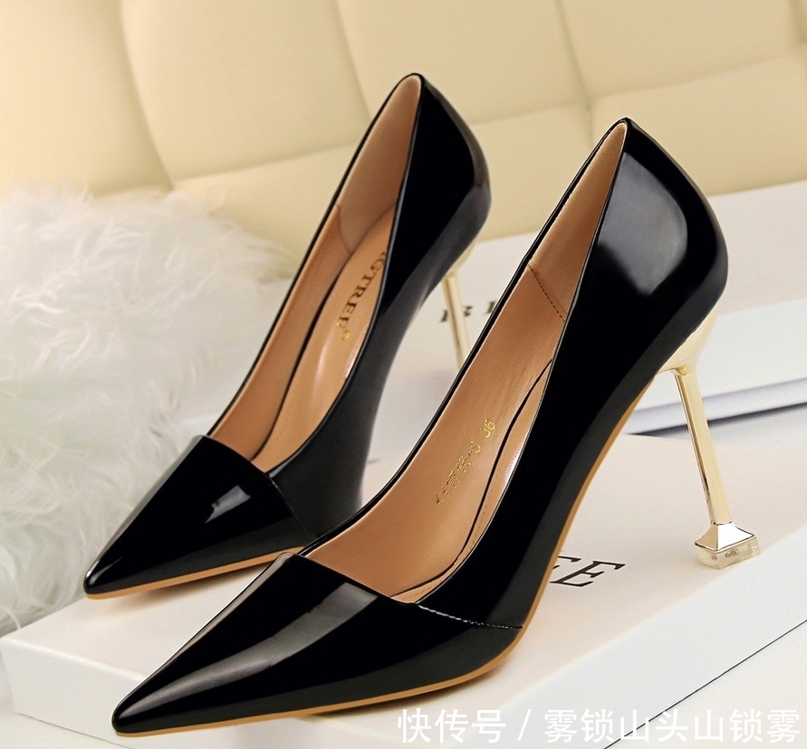 今年春天女人一定要换双高跟鞋,新上款式美爆了,鞋跟角度好不累