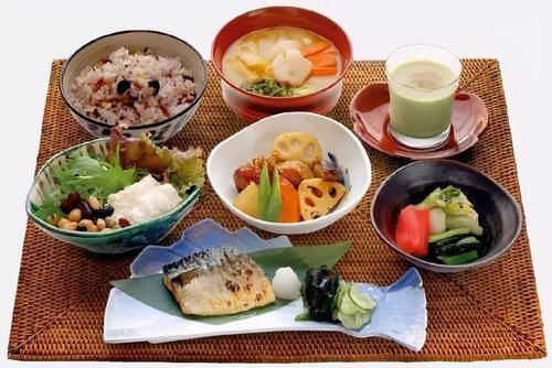 体毛|有的女性体毛旺盛，有的却“光秃秃”，你知道其中原因吗？