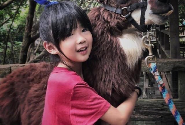 黄磊|有种逆袭叫曹格女儿,曾被吐槽像蜡笔小新,褪去婴儿肥后却很漂亮